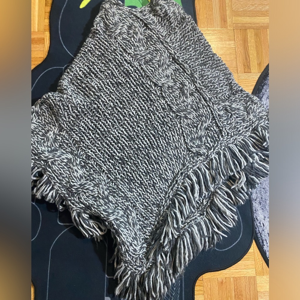 Poncho thick wool Zara light and dark gray size M